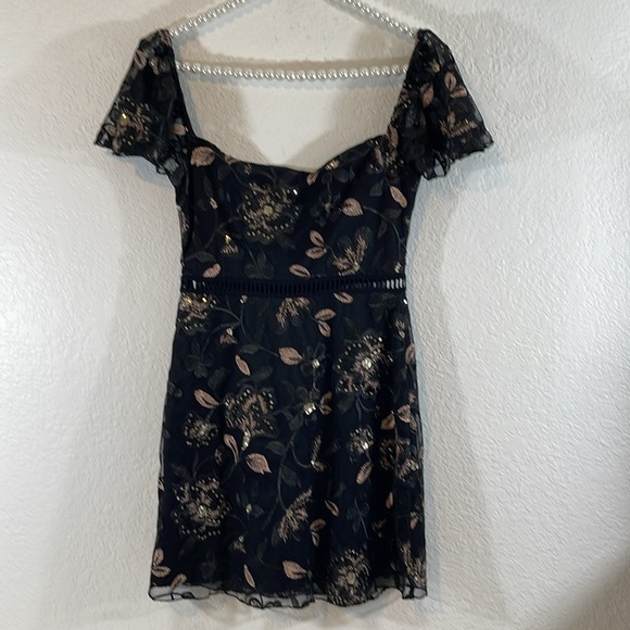 TOBI Sweetheart Neckline Floral Embroidered Mini Dress Size Small NEW - Picture 5 of 11